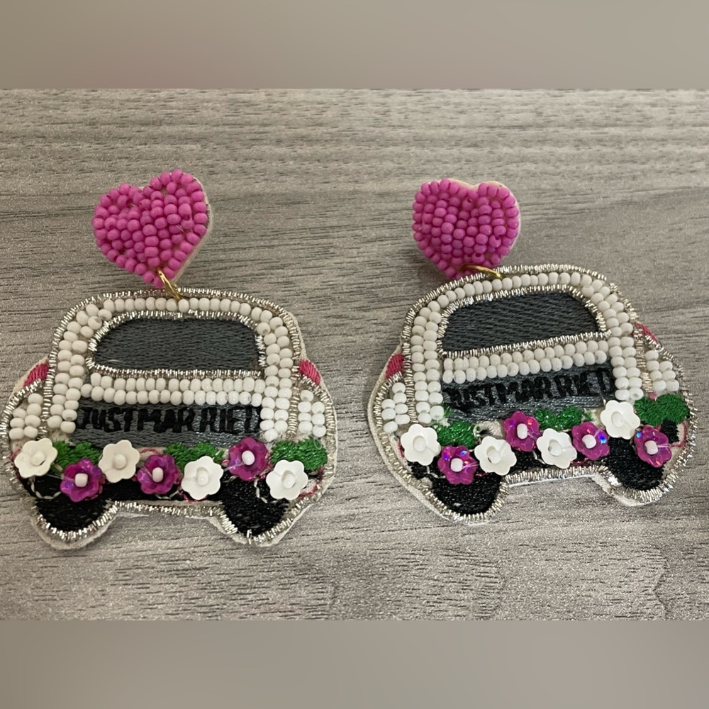 🎉💕Bride JUST MARRIED Pink Heart Beaded Earrings